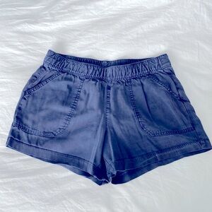Old Navy women’s blue shorts - size small